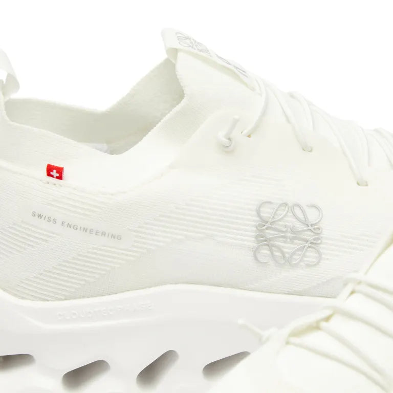 On cloud x Loewe Cloudtilt in color all white