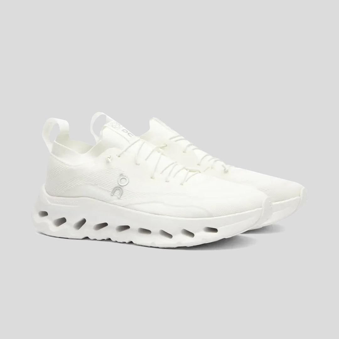 On cloud x Loewe Cloudtilt in color all white