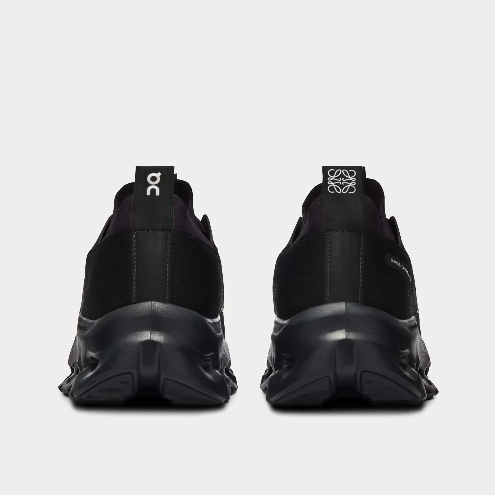 On cloud x Loewe Cloudtilt in color All black