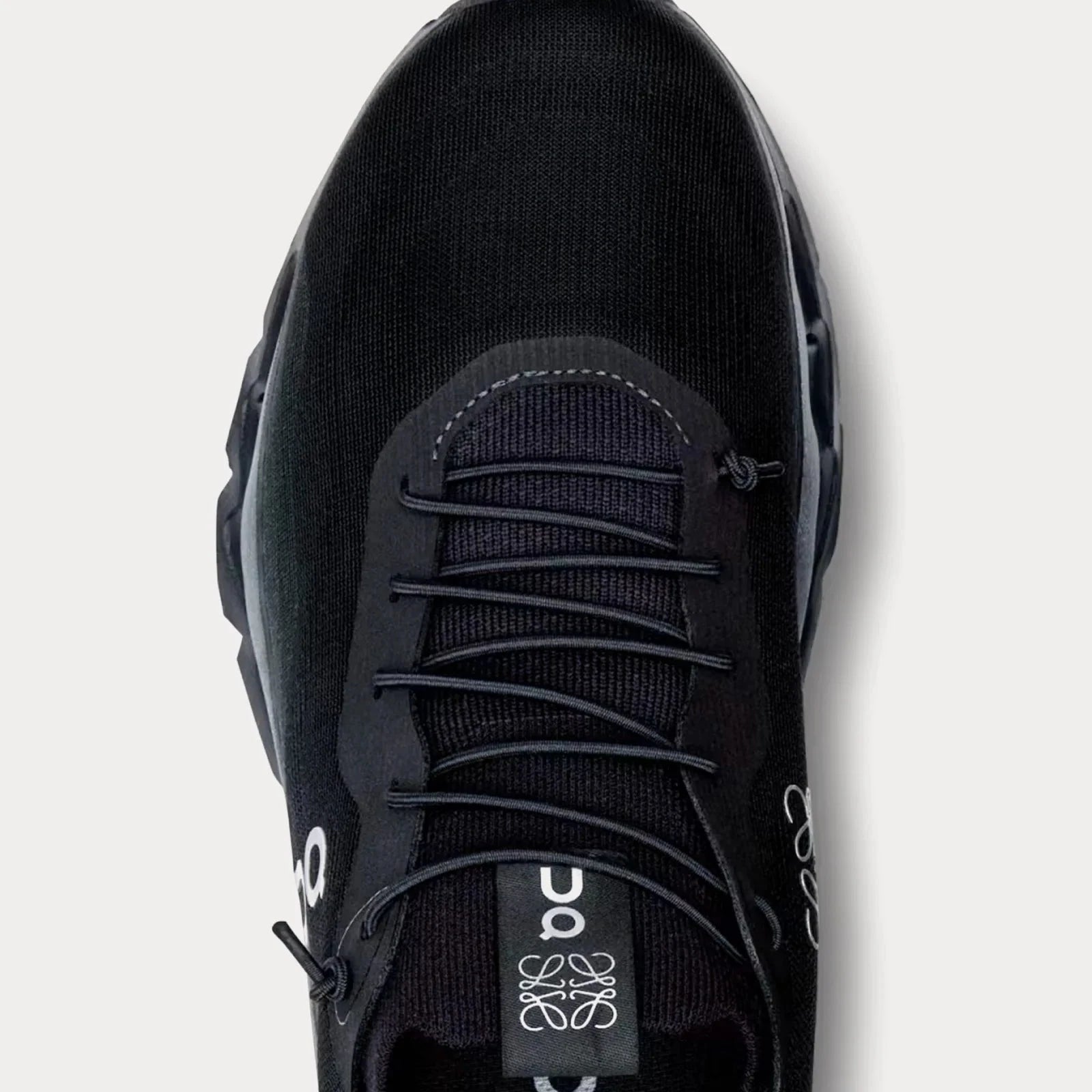 On cloud x Loewe Cloudtilt in color All black