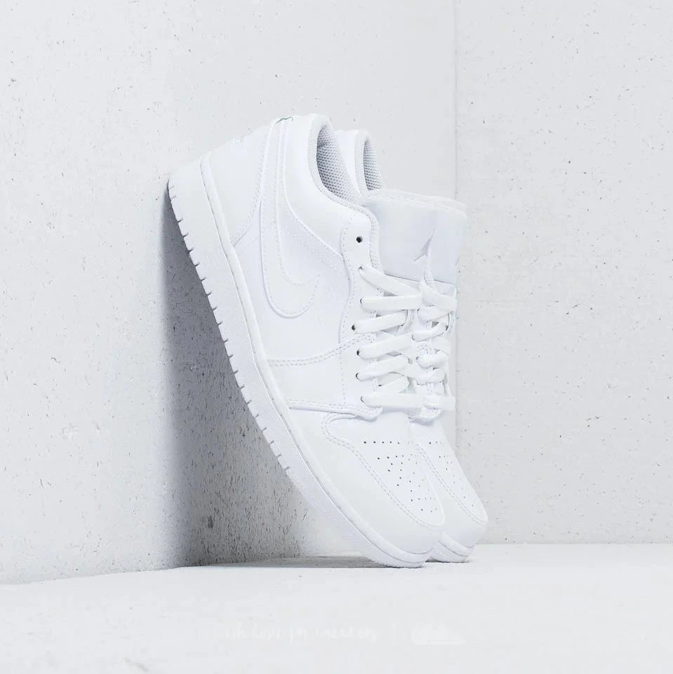 Air Jordan 1 Low in color pure Platinum-white