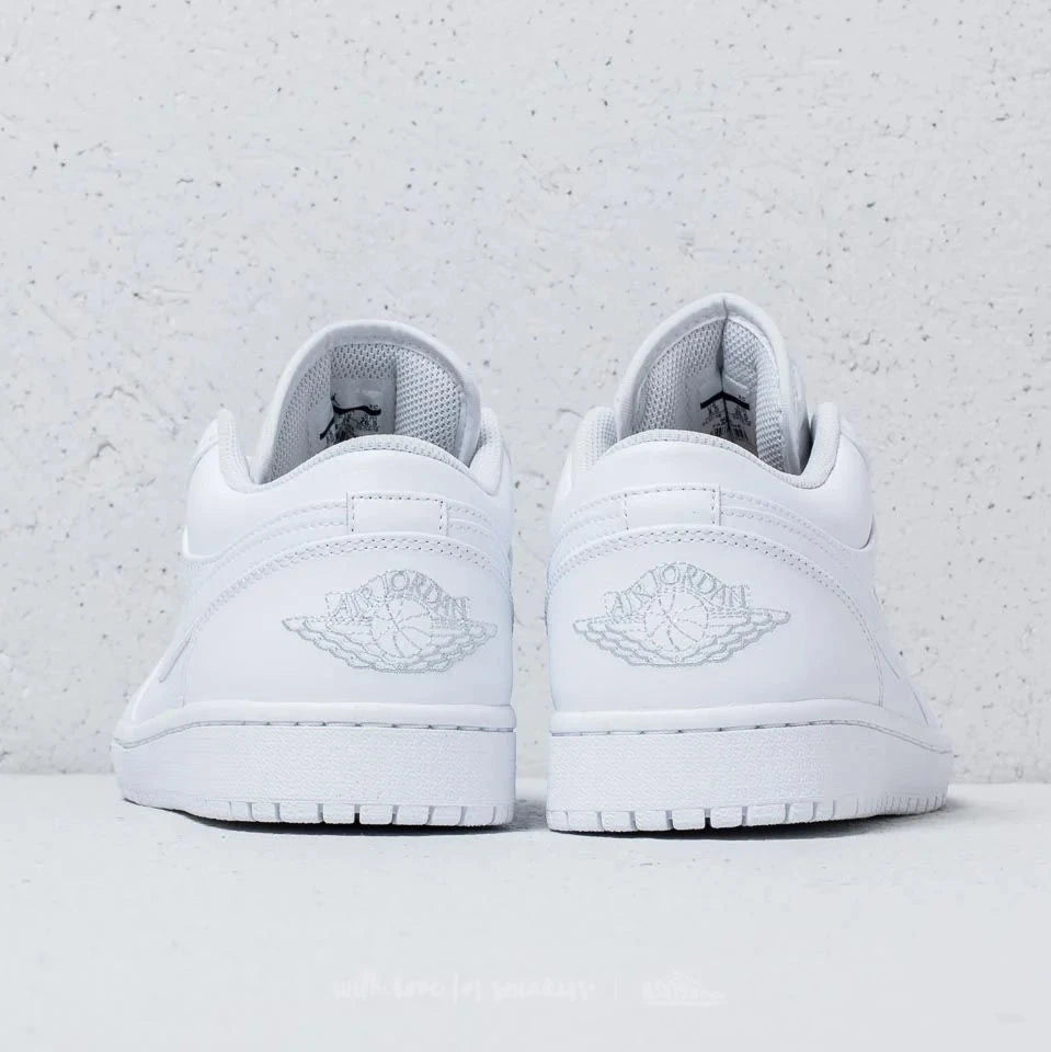 Air Jordan 1 Low in color pure Platinum-white