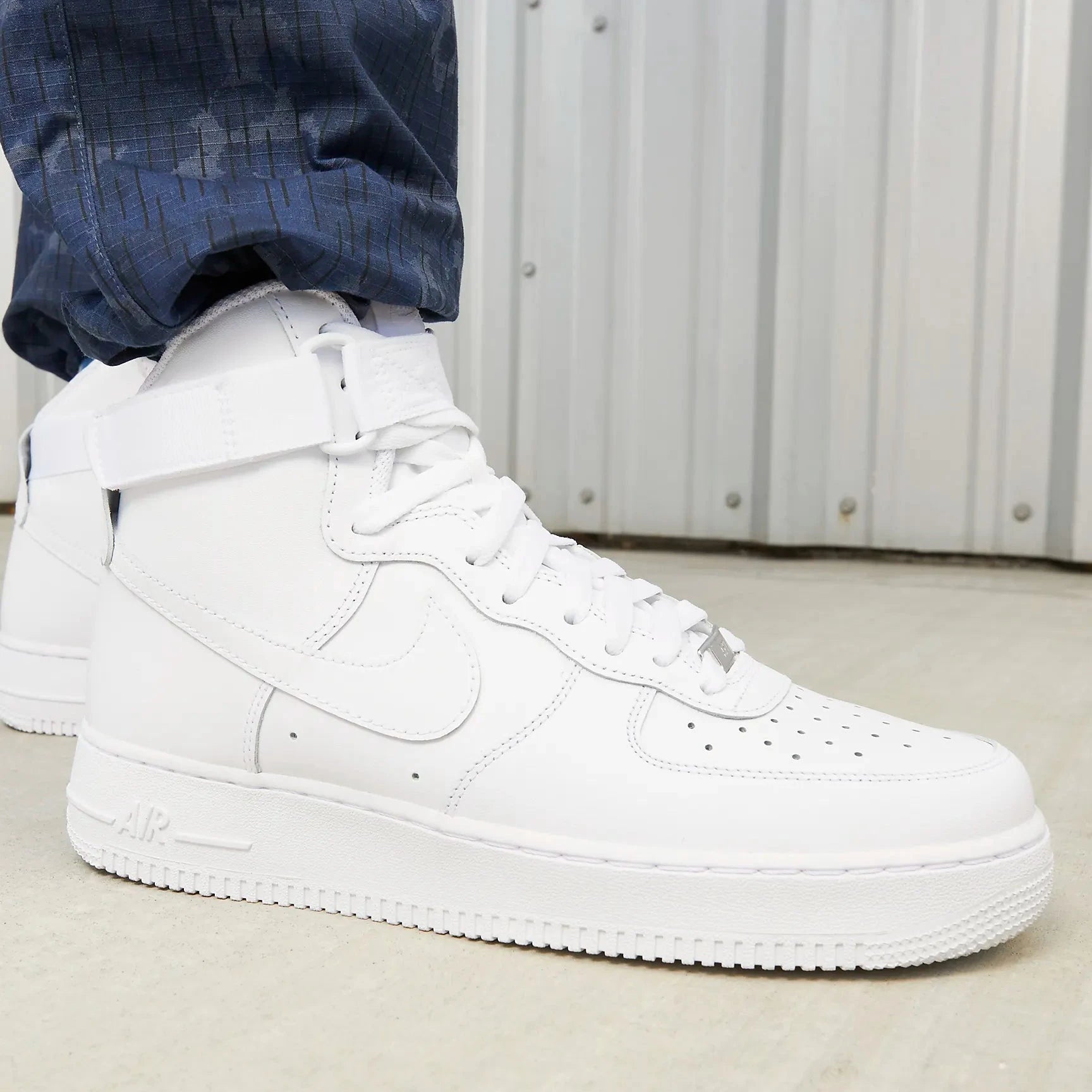 Nike Air Force 1 High ’07 all white