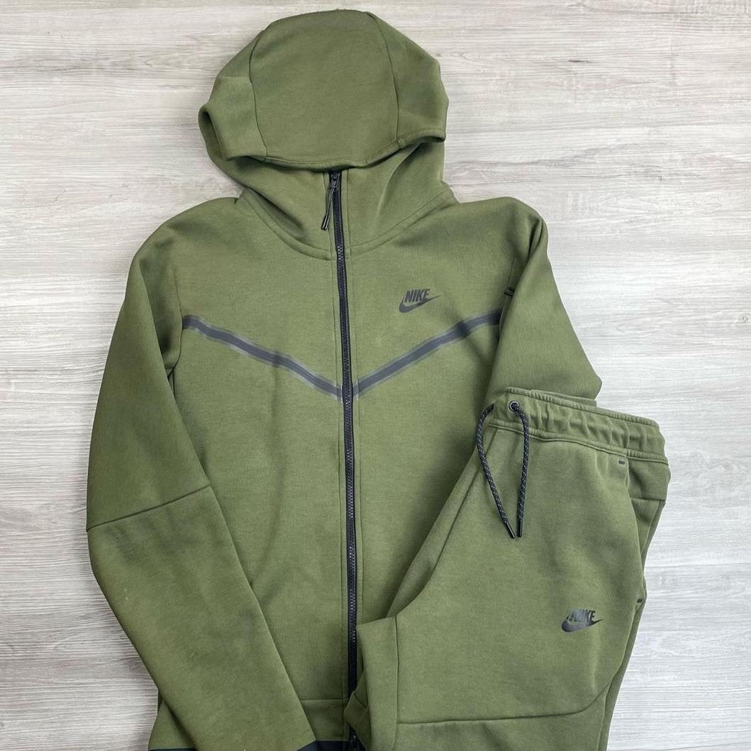 Nike tech fleece in color medium green Set